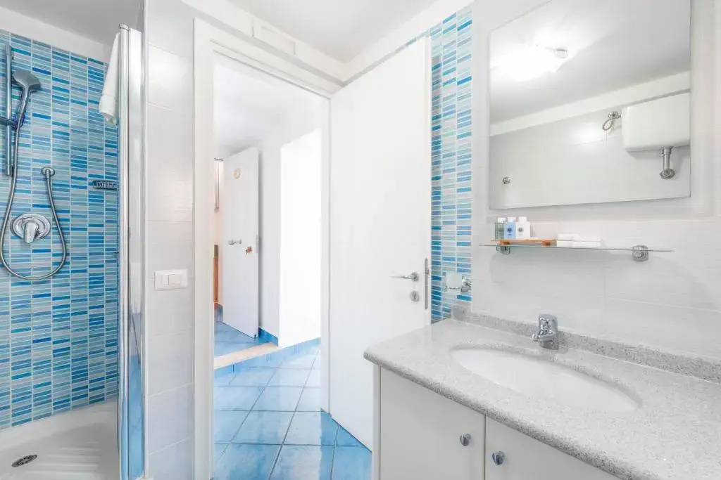 Deluxe Double room with balcony and with sea view (full double bed)