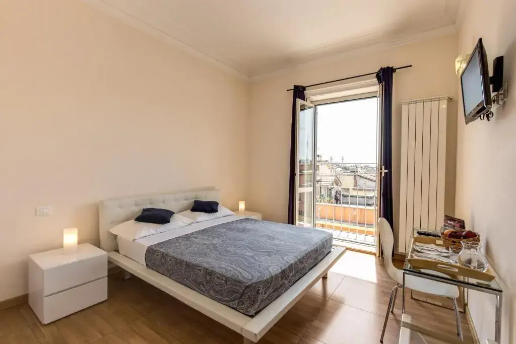 Standard Double room with balcony (full double bed)