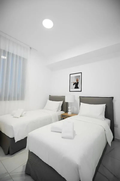 3 Bedrooms Apartment