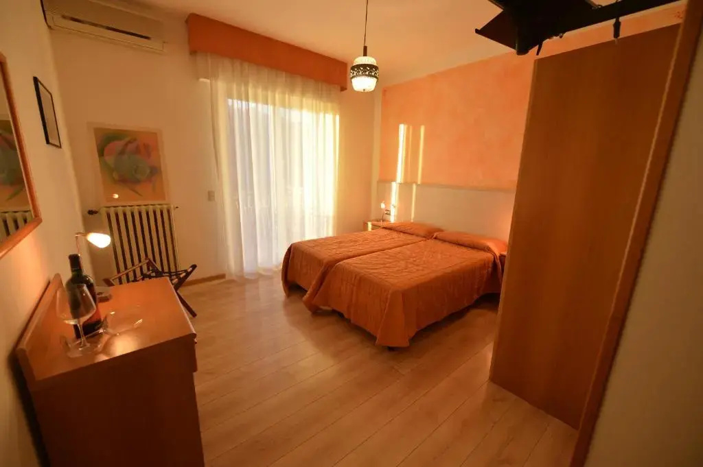 Standard Double room with balcony (full double bed)