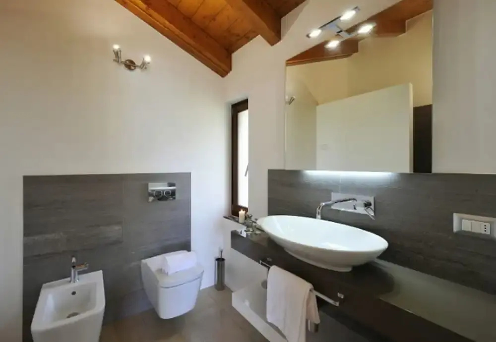 5 Bedrooms Family Villa
