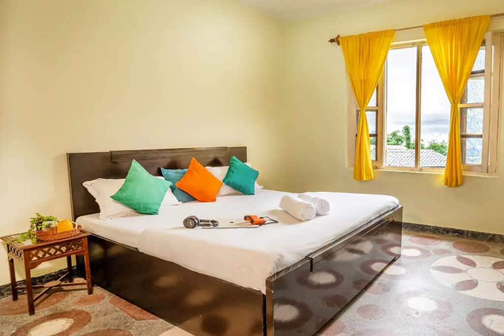 Deluxe Double room (full double bed)