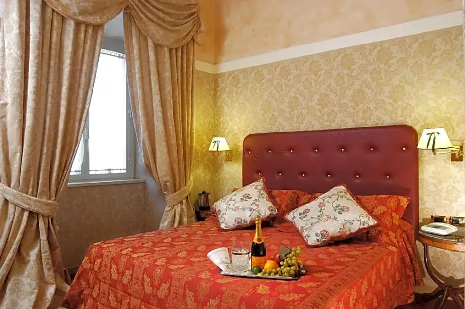 Double room (full double bed)