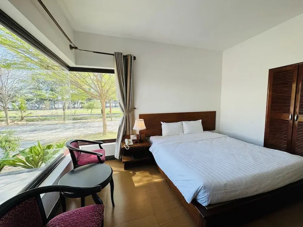 Superior room with balcony and with garden view