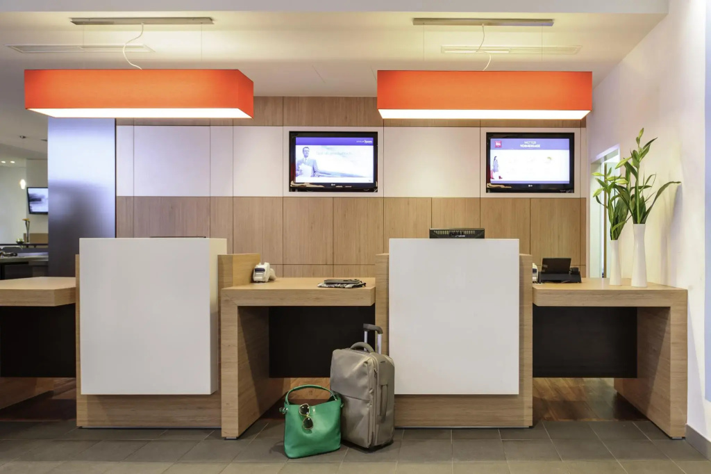 Lobby & Reception