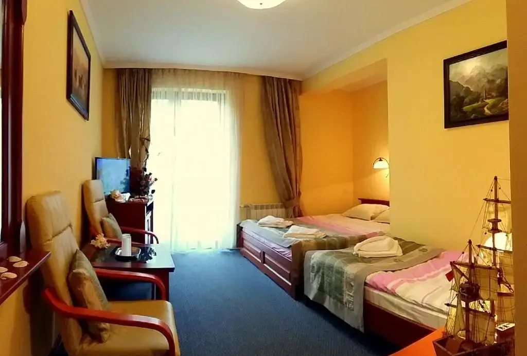 Standard Triple room