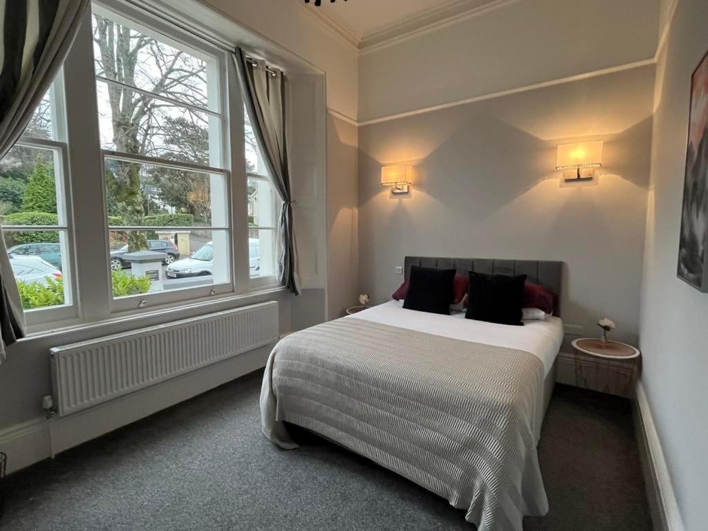 3 Sheets To The Wind, Boutique Holiday Apartment in Torquay