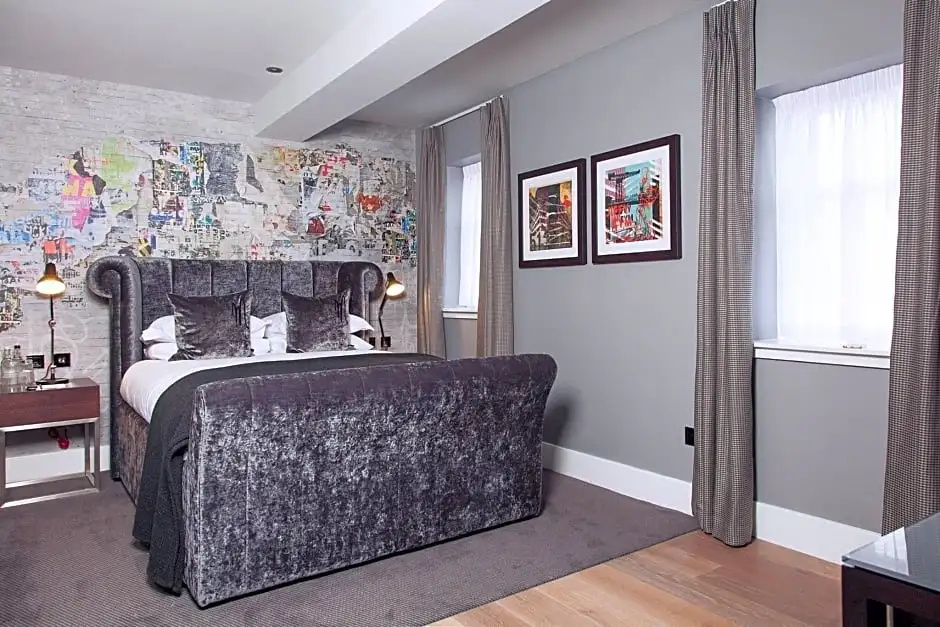 Double Suite (full double bed)