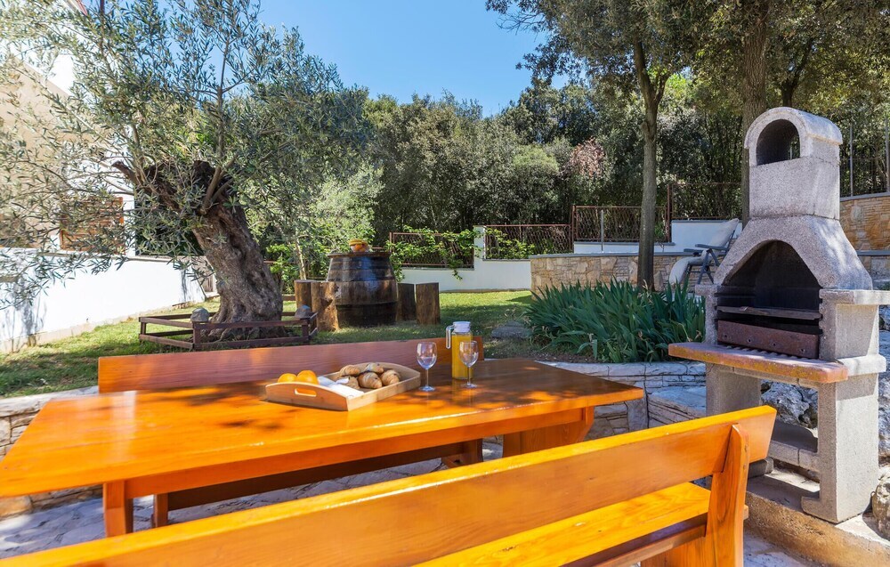 Отель Nice Apartment in Pula With Outdoor Swimming Pool, Wifi and 2 Bedrooms, фото 15