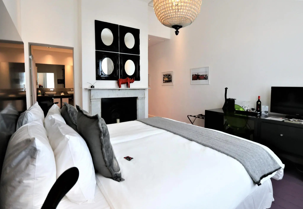 Deluxe Double room (full double bed)