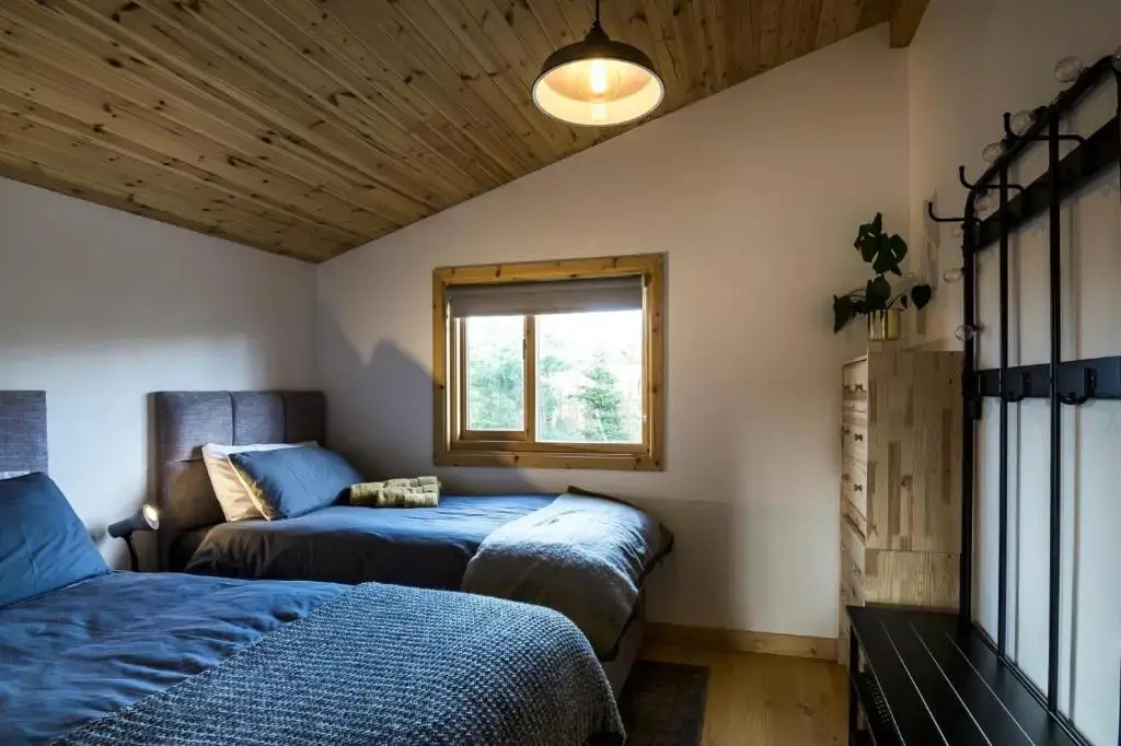 Fern Lodge - 2 Bedroom Log Cabin - Saint Florence - Tenby