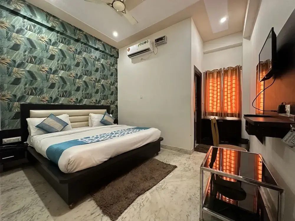 Deluxe Double room (full double bed)