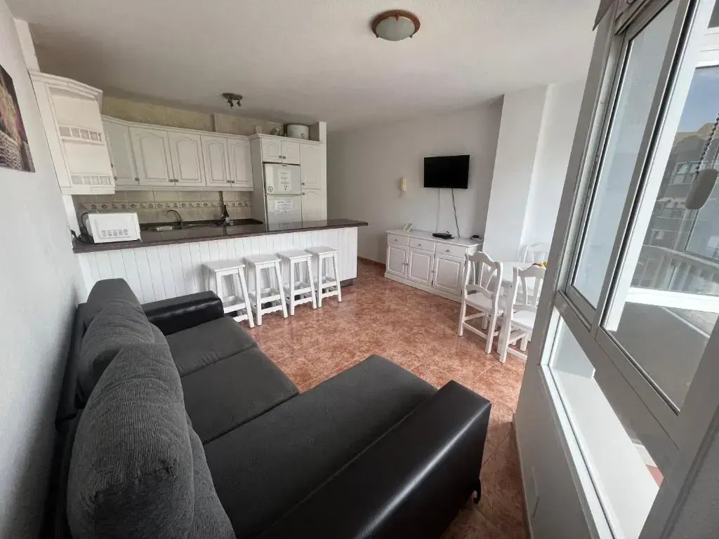 2 Bedrooms Apartment with balcony and with city view
