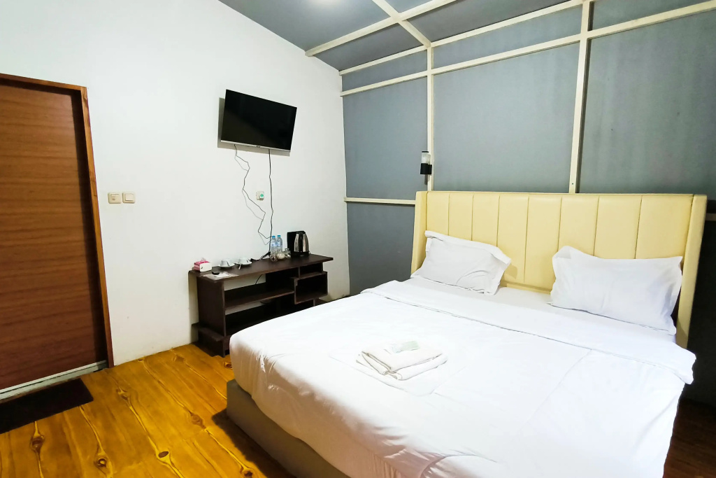 Deluxe Double room (full double bed)