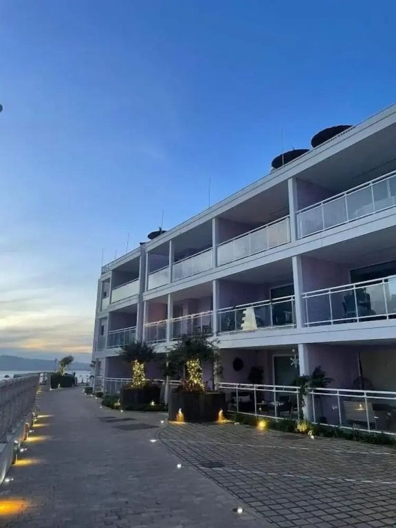 Luxury Marina Apartment - Self Catering