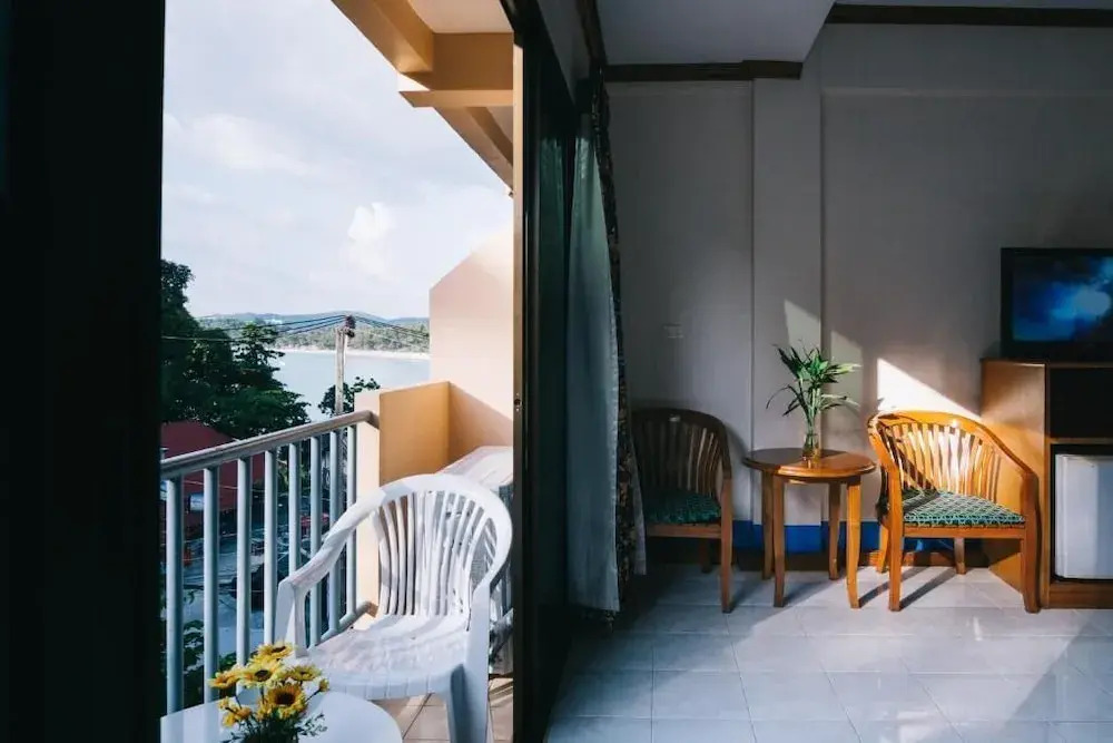 Номер Superior с балконом и с видом на море в Kata Sun Beach Hotel