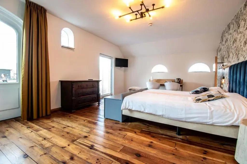 Deluxe Double room (full double bed)