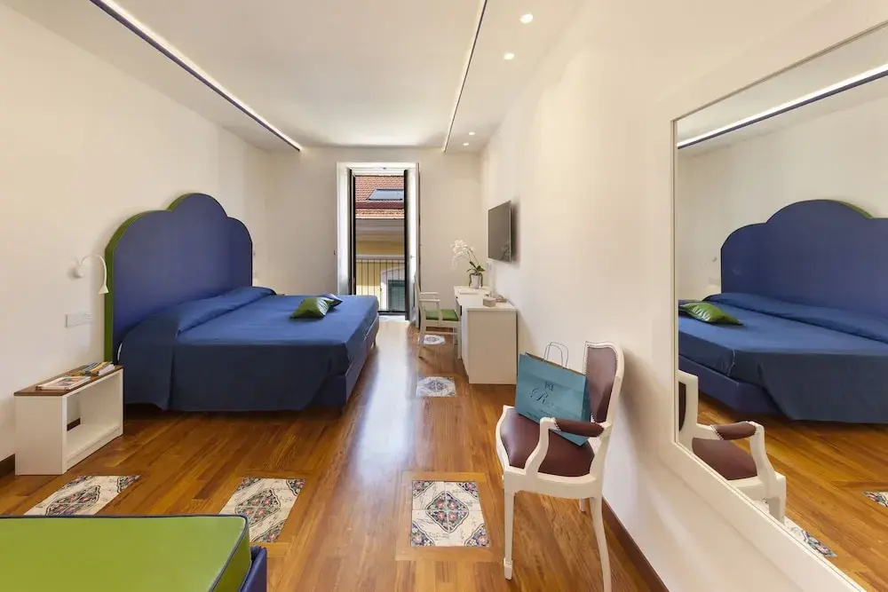 Classic Quadruple room with city view