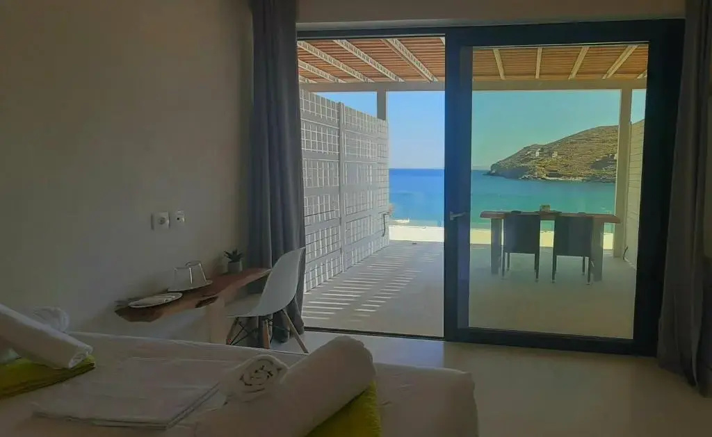 Double Suite with sea view (full double bed)
