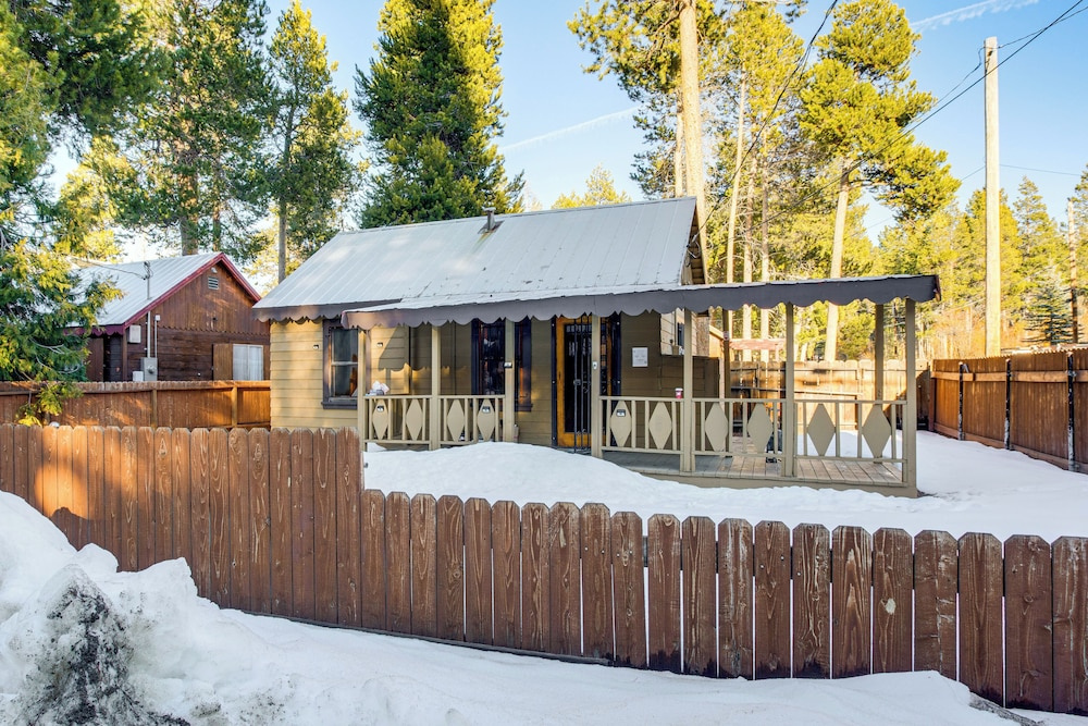 Close to Lake & Heavenly Mtn Resort! Quaint Cabin