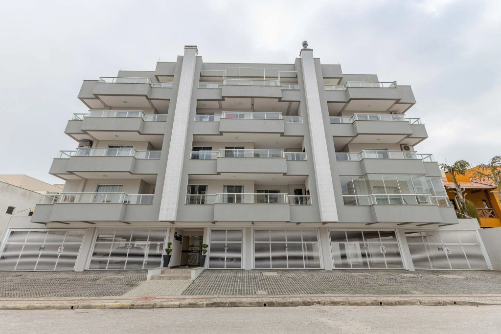 Excelente Apartamento a 240m da Praia de Bombas