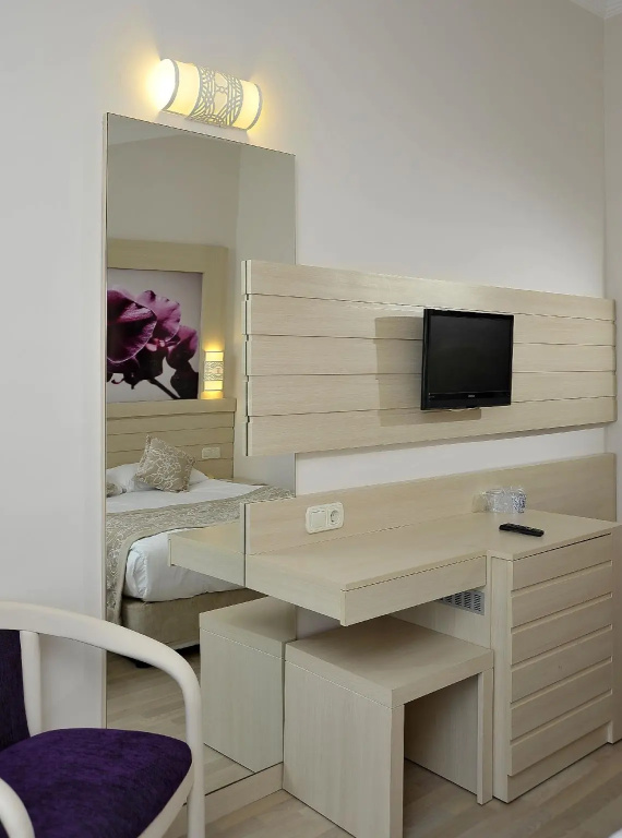 Standard room with land view