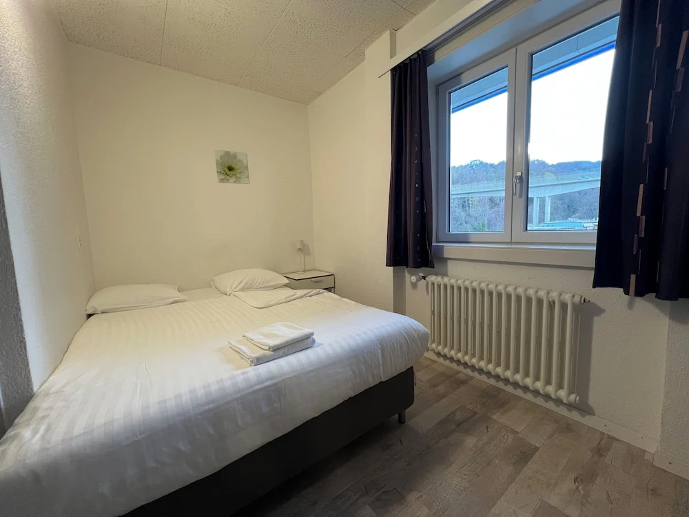 Economy room