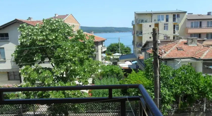 Paunovi Guest House