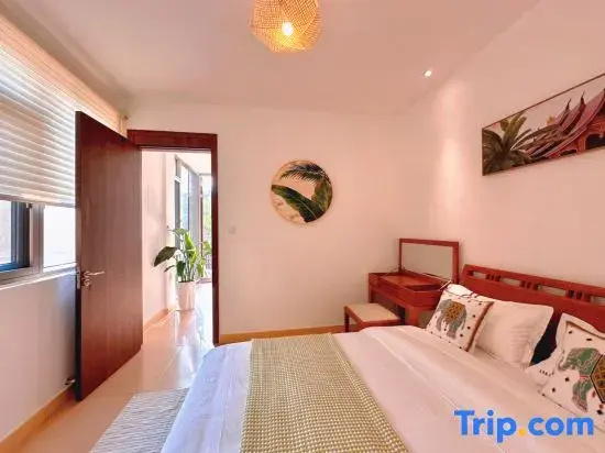 5 Bedrooms Villa