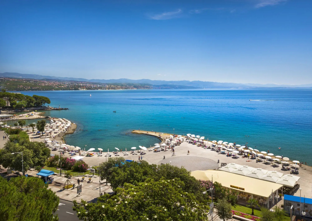 Beach & Waterfront