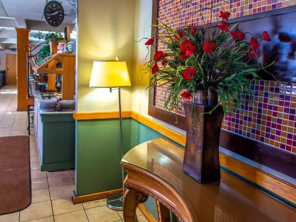 Lobby & Reception