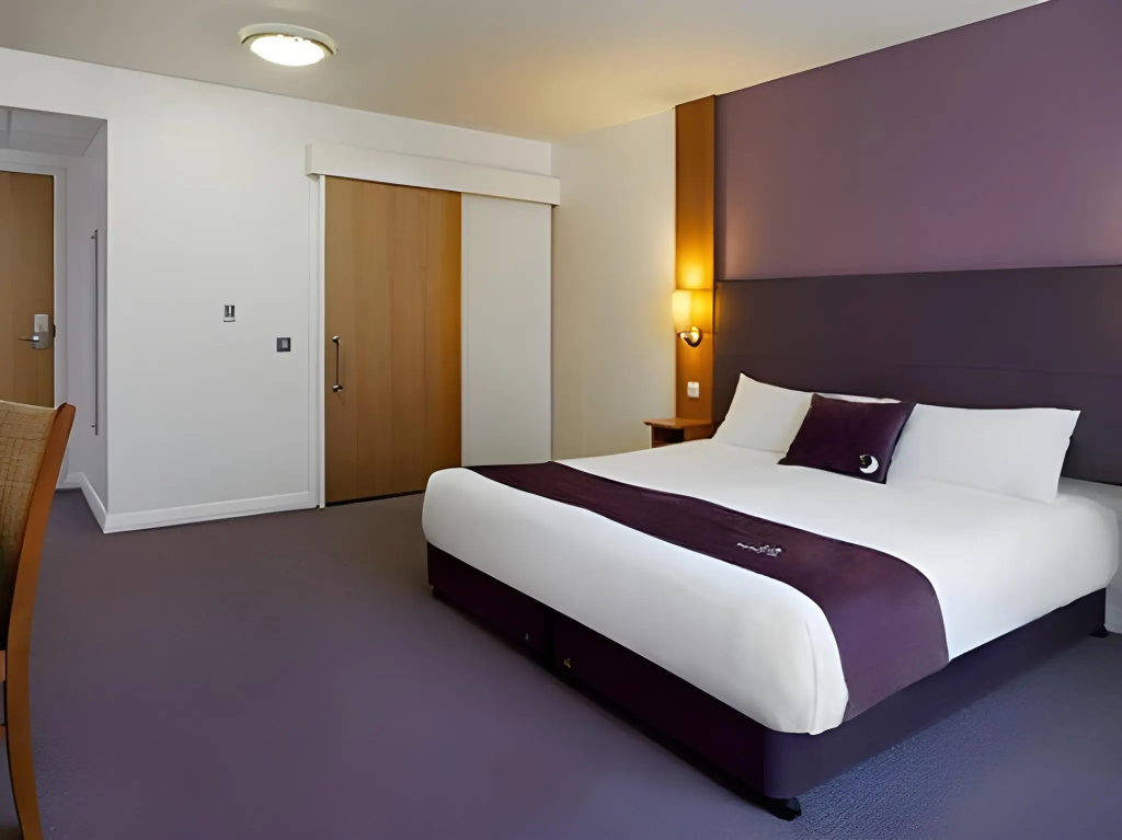 Premier Inn London Hanger Lane — фото