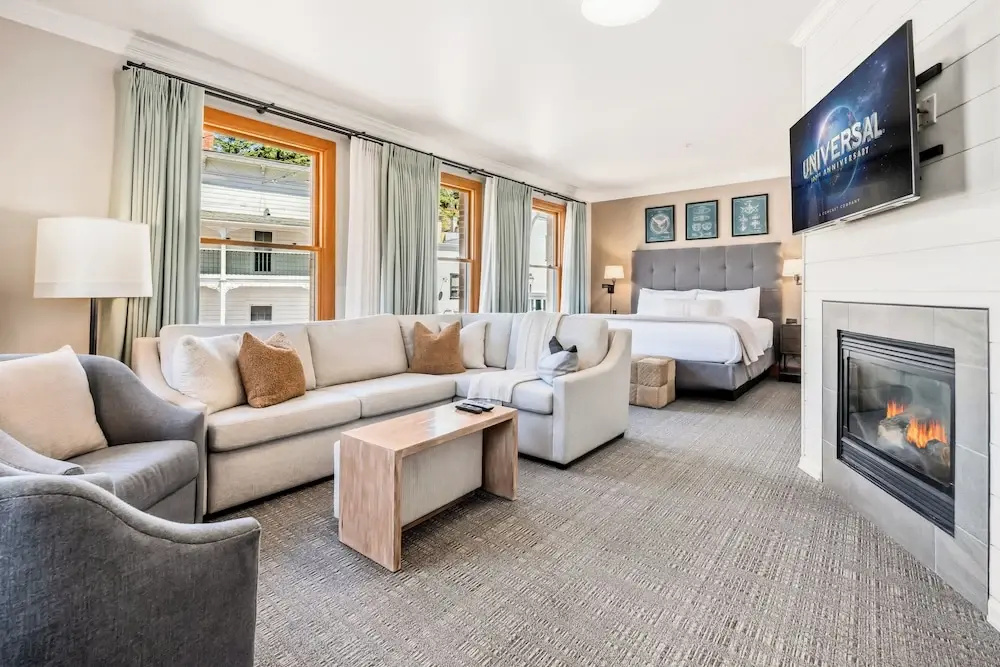Deluxe Suite