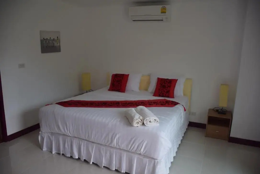 Deluxe Double room (full double bed)