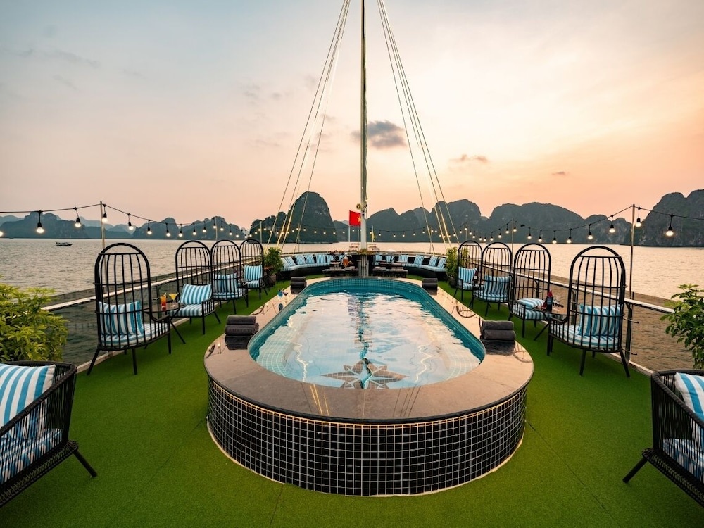 Maia Cruise in Ha Long