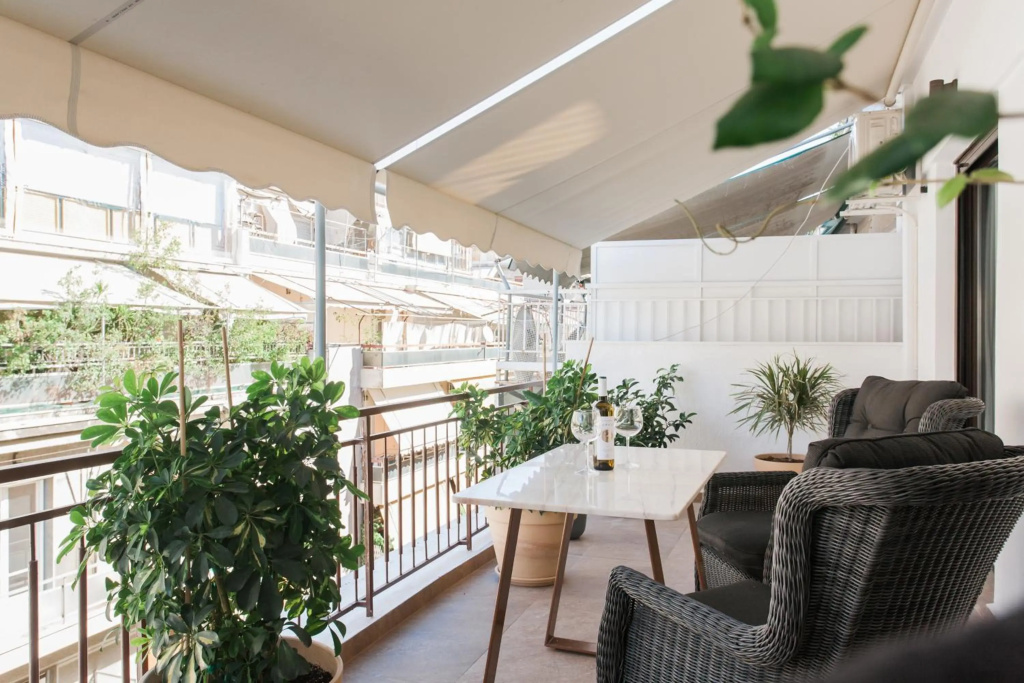 Nicholas Point Apartments and Rooms