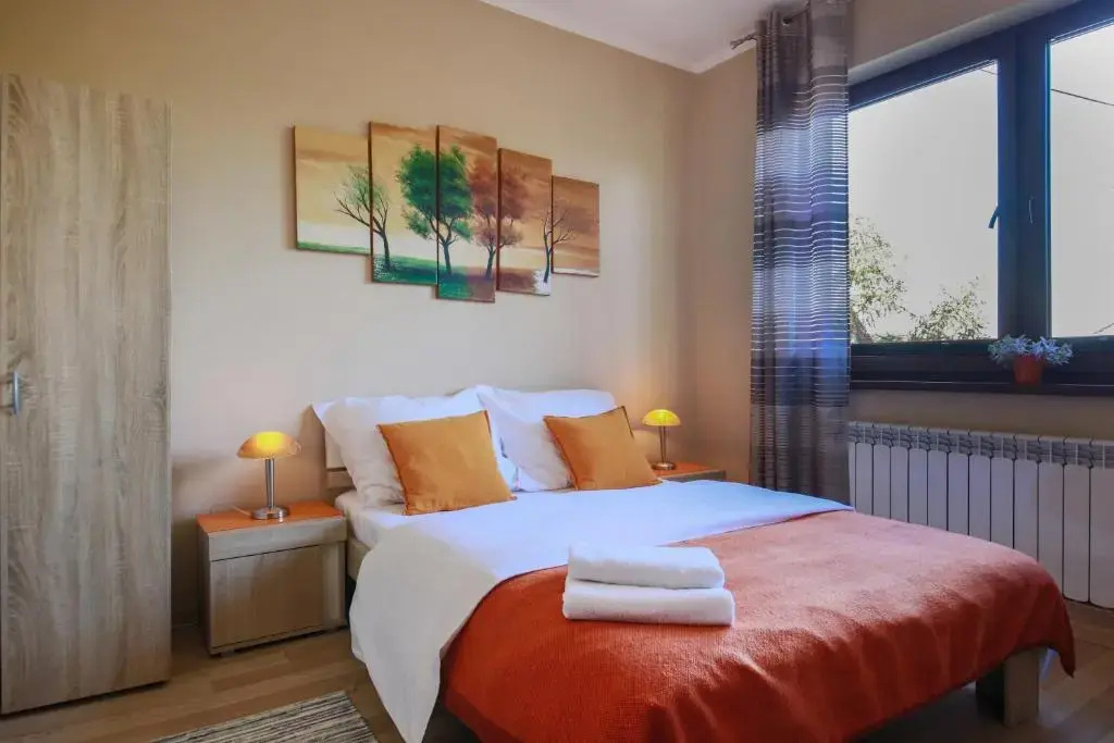 2 Bedrooms Apartment