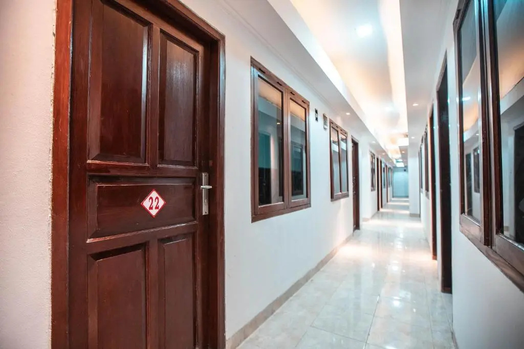 Lobby & Reception