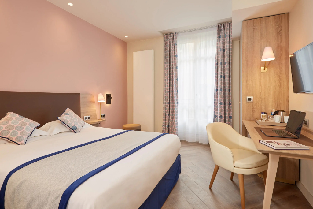 Hotel de Sevigne 24