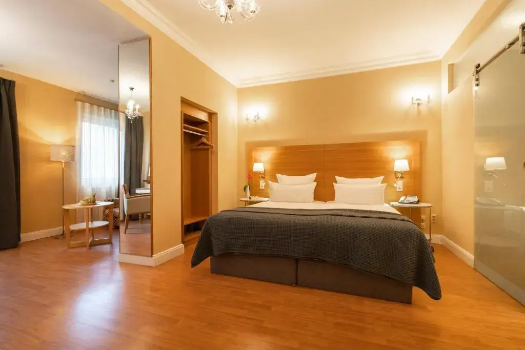 Deluxe Double room (full double bed)