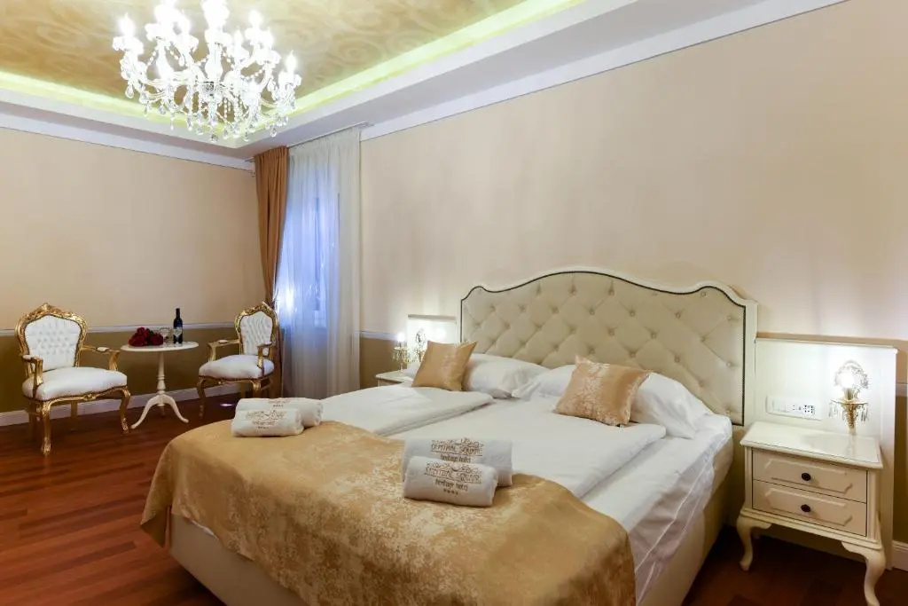 Deluxe Double room (full double bed)