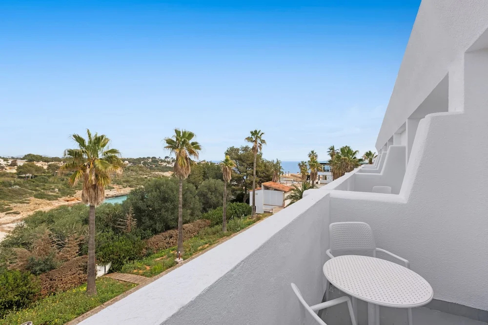 1 Bedroom Studio with balcony and with partial sea view