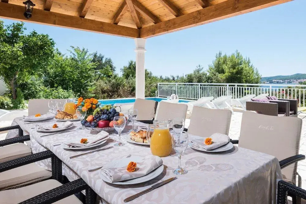 Holiday Villa Perna with Swimming Pool