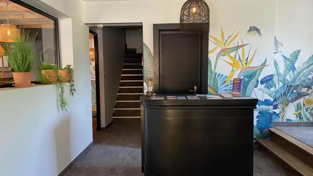 Lobby & Reception