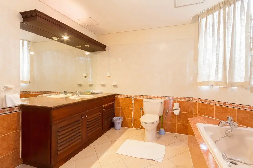 2 Bedrooms Luxury Apartment with balcony and with sea view