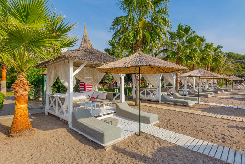 Beach & Waterfront