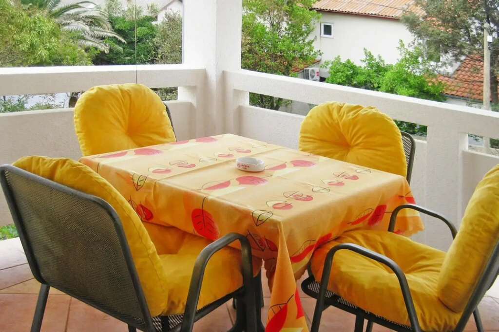 Apartment in Vir with a barbecue