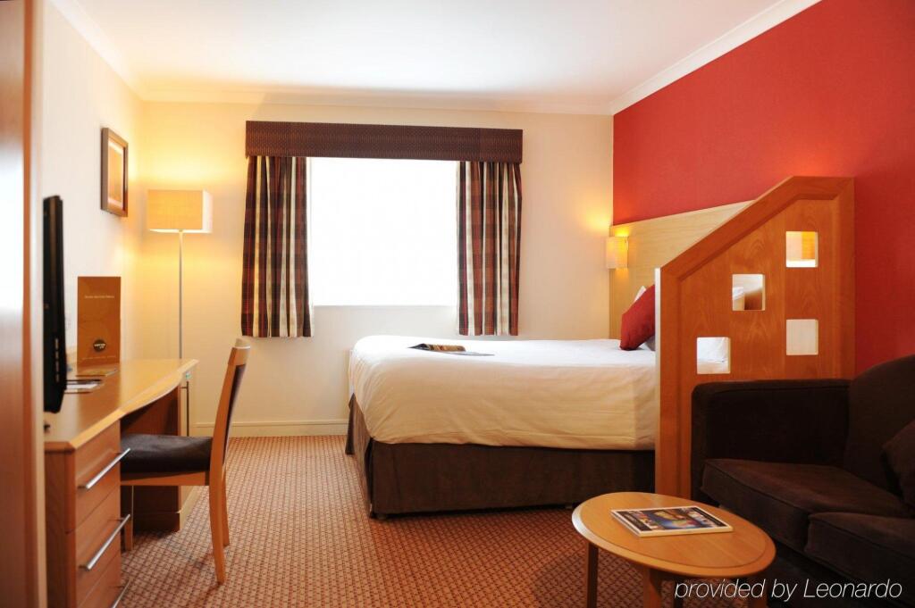 Village Hotel Cardiff - 12