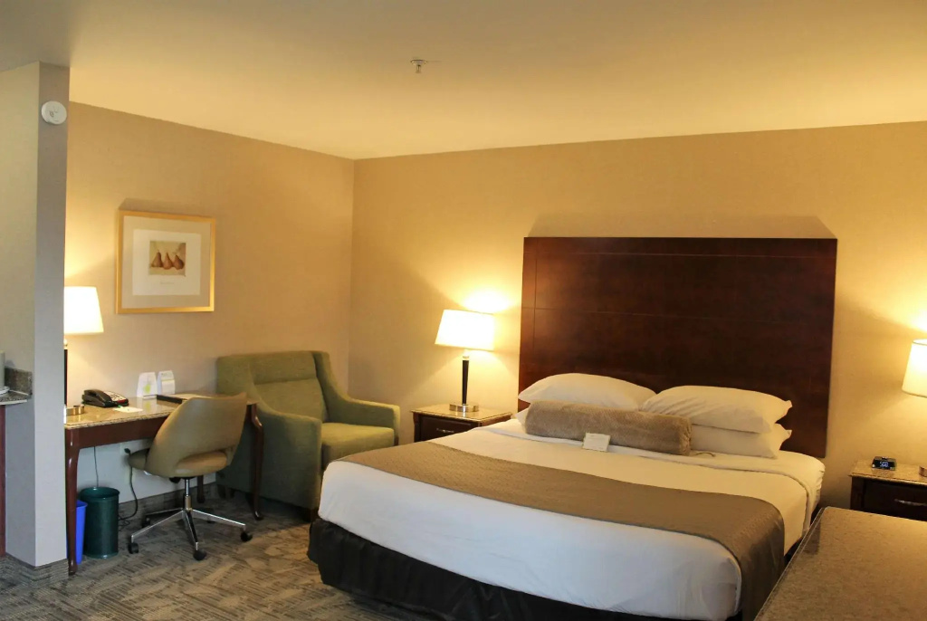 Deluxe Double Suite (full double bed)
