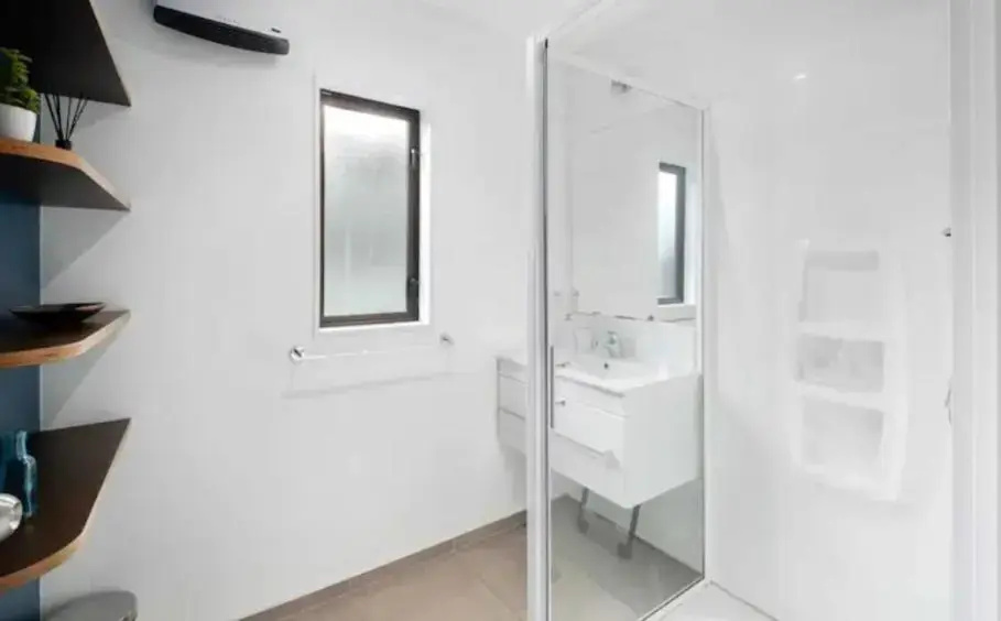 Fantastic Views, Close to Town 2 Bedroom Apartment